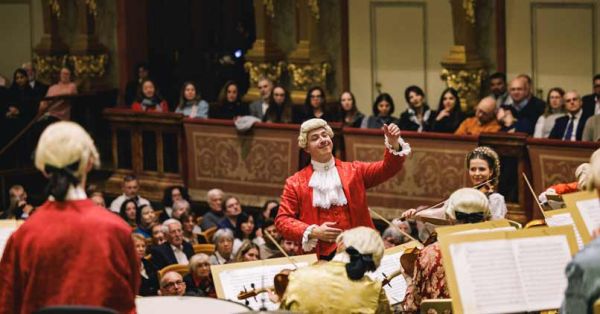 Opera Arias, Symphonies and Concertos - Mozart / Walzer & Marsch - Strauss J. I & II